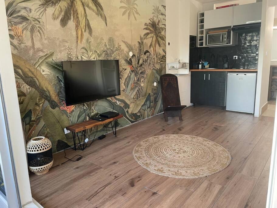 Tropical Vibes Apartment Сен Жилс ле Бен Екстериор снимка